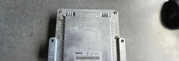 Renault Trafic II (X83) Engine control unit/module 0281010633