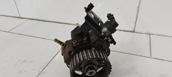 Citroen C4 I Picasso Fuel injection high pressure pump 9683703780A 04003173522 0445010102