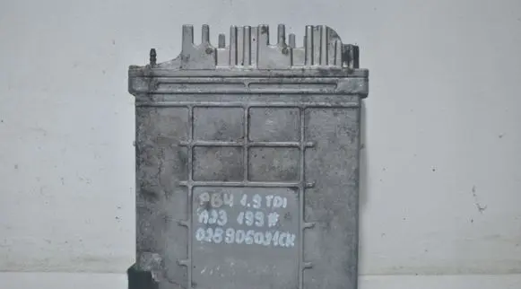 Volkswagen PASSAT B4 Engine control unit/module 028906021CK