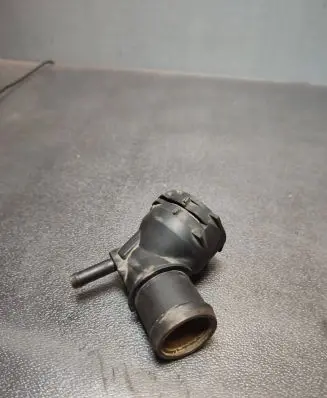 Volkswagen PASSAT B6 Engine coolant pipe/hose 3C0122291D