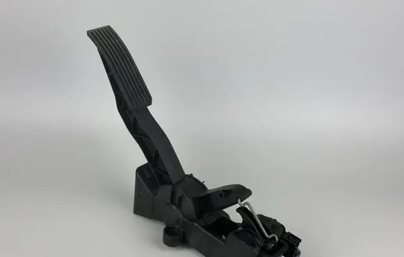 Mercedes-Benz A W169 Accelerator throttle pedal A1693000304 91736020