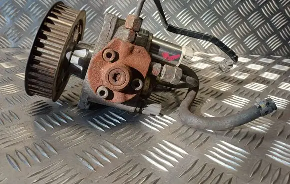 Toyota Corolla Verso E121 Fuel injection high pressure pump 221000G010 HU2940000061