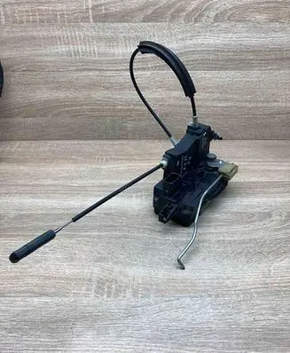 Opel Vectra C Front door lock 24447341