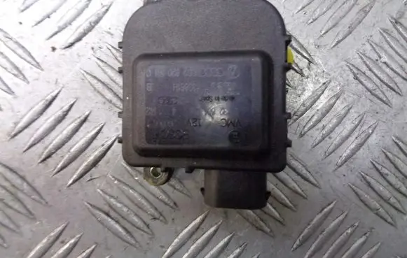 Seat Leon (1M) A/C air flow flap actuator/motor 8D2820511C