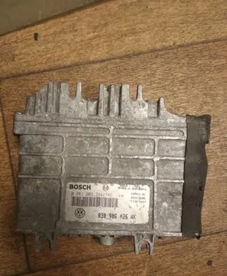 Volkswagen Polo III 6N 6N2 6NF Engine control unit/module 0261203744 0261203745