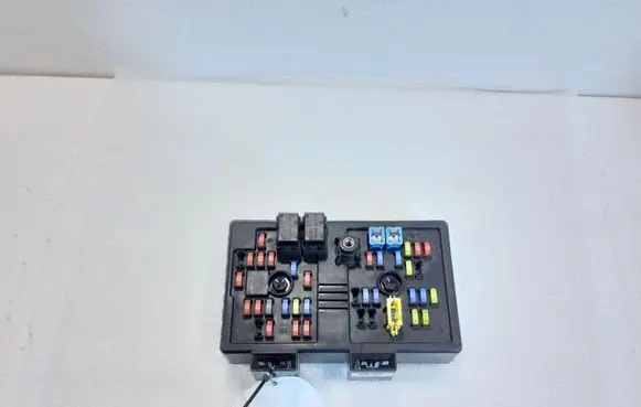 Chevrolet Captiva Fuse module 96821082