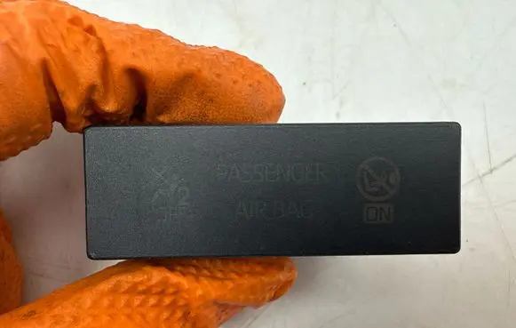 Passenger airbag on/off switch
