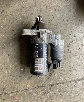 Volkswagen PASSAT B7 Starter motor
