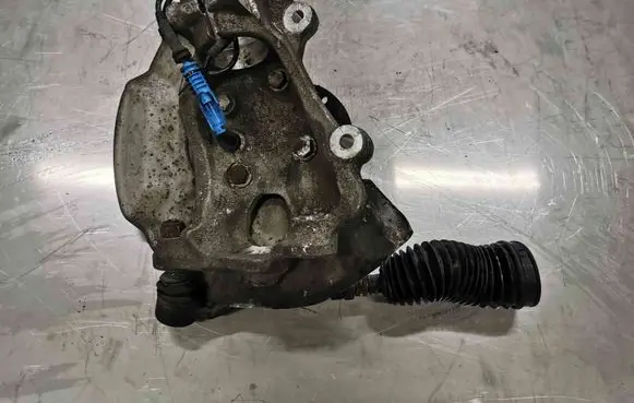 BMW 6 E63 E64 Front wheel hub spindle knuckle 31216762018