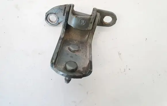 Toyota Avensis T220 Rear door lower hinge