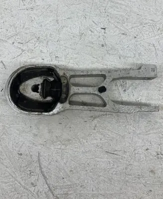 Peugeot 208 Engine mount bracket 9826527880