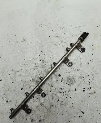 BMW X6 E71 Fuel distributor 