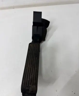 Mercedes-Benz E W211 Accelerator throttle pedal A2113000404 111004