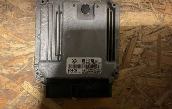 Volkswagen Touareg I Engine control unit/module 070906016AA 0281011481 1039S03500