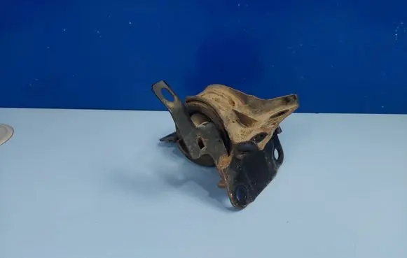 Toyota Corolla E110 Engine mount bracket 1237216400 1237227010