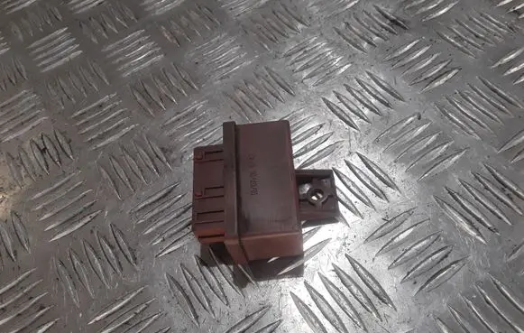 Peugeot 607 Fuel pump relay 240109