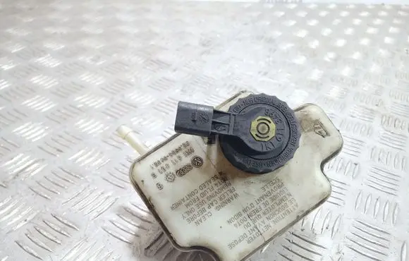 Volkswagen Golf V Brake fluid reservoir 1K1611301C