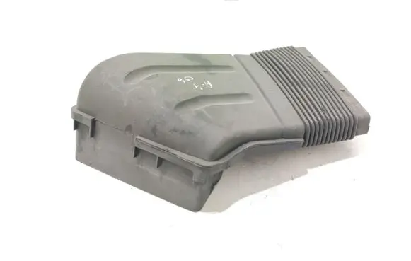 Audi A4 S4 B7 8E 8H Air intake duct part 8E0129617