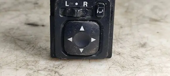 Mitsubishi Lancer VIII Wing mirror switch 183569