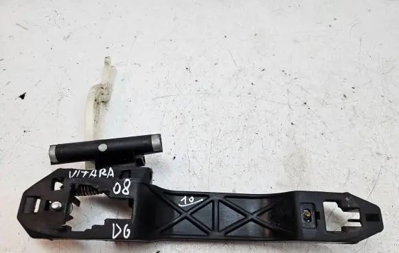 Suzuki Grand Vitara II Rear door exterior handle/bracket 