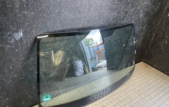 Volkswagen Amarok Front windscreen/windshield window 