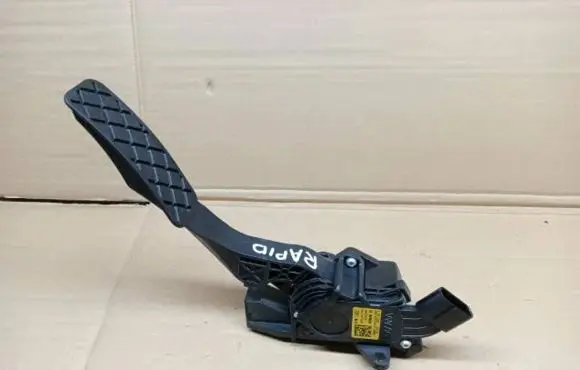 Skoda Rapid (NH) Accelerator throttle pedal 6C2721503A A17200240 662721503A