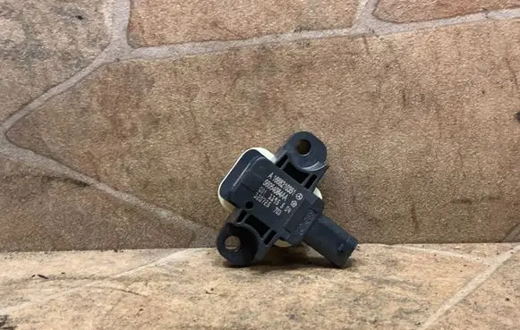Mercedes-Benz GL X166 Airbag deployment crash/impact sensor A1668210351