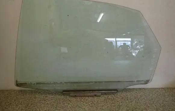 Toyota Corolla E110 Sliding door window/glass 