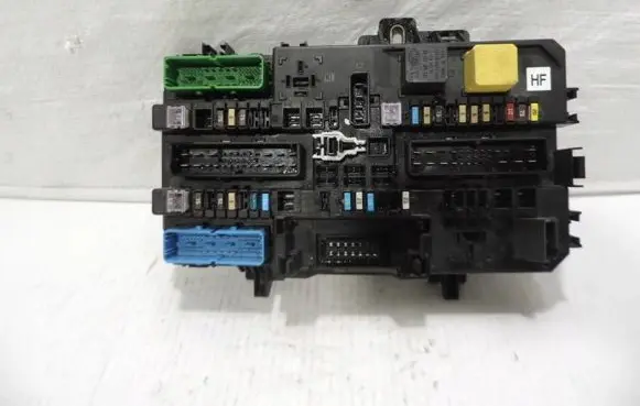 Opel Astra H Fuse box set 13206758