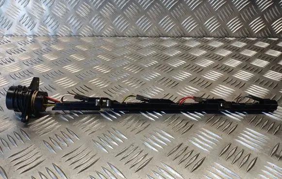 Volkswagen Touran I Fuel injector wires 038971803 038906231