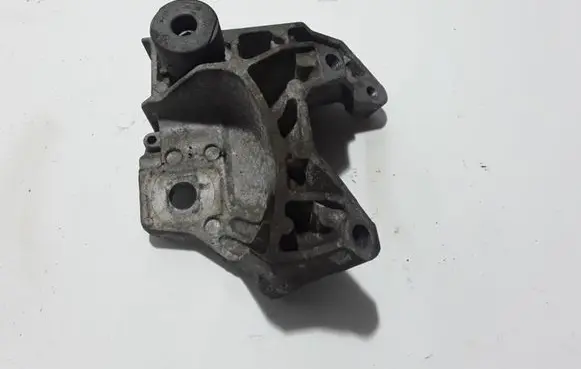 Volvo V70 Engine mounting bracket 30681951