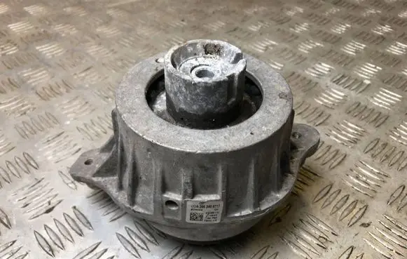 Mercedes-Benz C W205 Engine mount bracket A2052406717