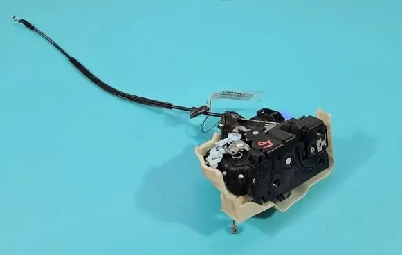 Volkswagen Touran I Front door lock 3D1837015 IMPRK1588509