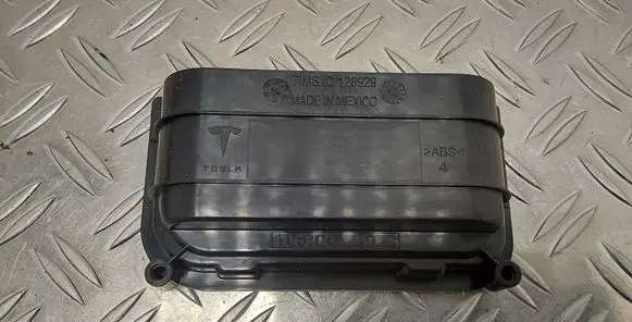 Tesla Model X Quarter panel pressure vent 106803400C