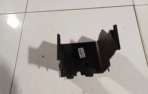 Volkswagen Golf Plus Battery box tray 1K0915335C