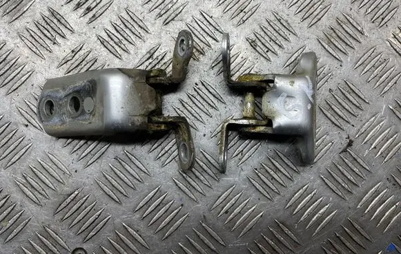 Toyota Land Cruiser (J120) Rear door hinge set 