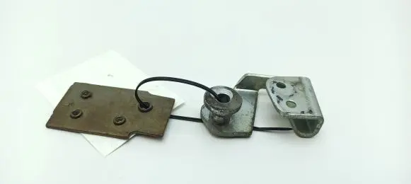 BMW 7 E23 Front door lock loop/hook striker 18728343