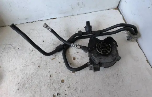 Volkswagen Multivan T5 Fuel injection high pressure pump