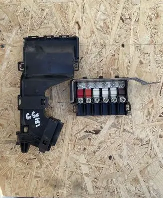 Renault Scenic III - Grand scenic III Battery relay fuse 243170005R