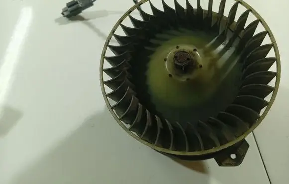 Chrysler Voyager Heater fan/blower 4734024