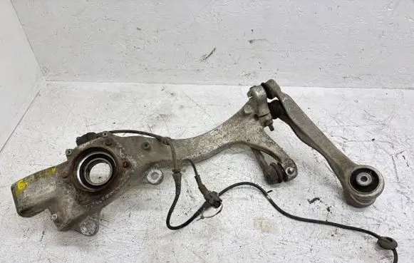 Audi A6 S6 C5 4B Front wheel hub spindle knuckle 4B3257G