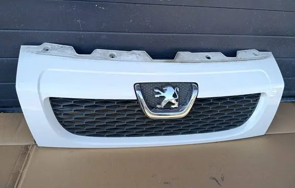 Peugeot Boxer Front bumper upper radiator grill 1308068070