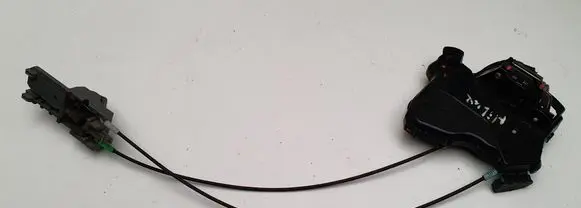 Toyota Hilux (AN10, AN20, AN30) Front door lock