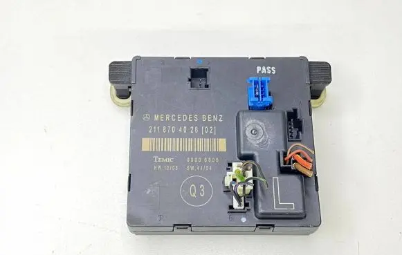 Mercedes-Benz E W211 Door control unit/module 2118704026