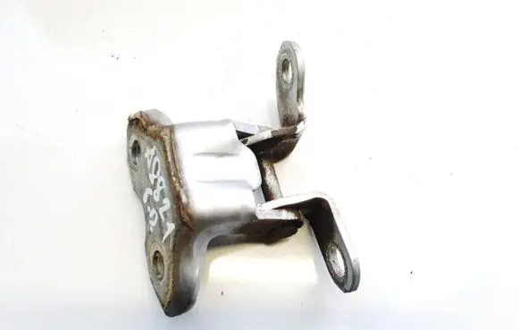 Toyota Urban Cruiser (XP110) Rear door lower hinge