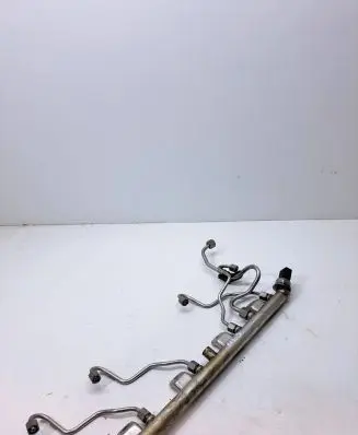 BMW 5 F10 F11 Fuel distributor 13537547599 7547599 7537319