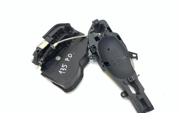 BMW X3 F25 Front door lock A053702 7276668