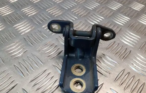 Nissan Almera Tino Rear door lower hinge