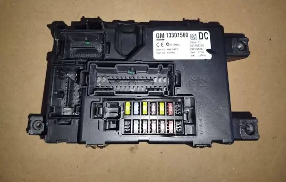 Opel Corsa D Fuse box set 13301560 28206628 401154265