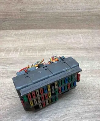 Peugeot 406 Fuse module 9459081380